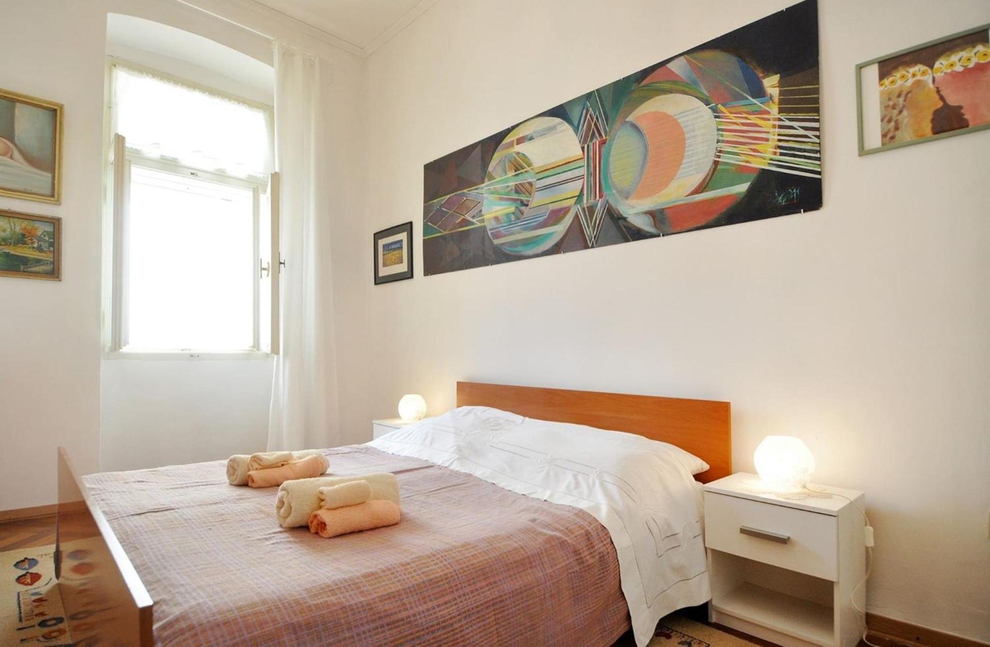 Apartment Amphiteater Art *